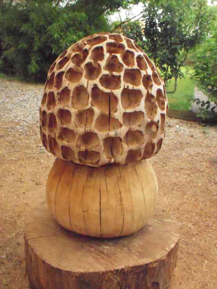 Champignon en bois avec motif décoration en bois